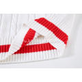 Женский вязаный пуловер с ручной вышивкой и буквами